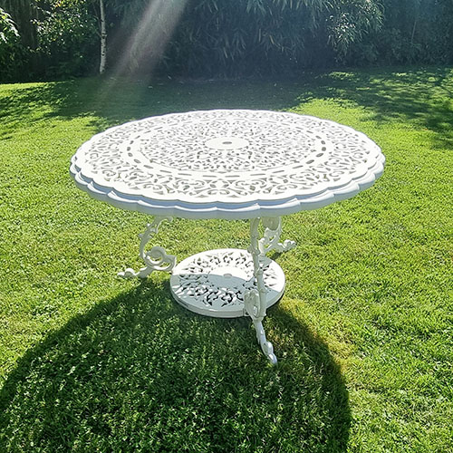Victorian garden round table